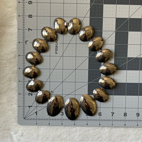 Vintage | Brutalist Hammered Wide Panel Link Graduated Metal Oval 18" Necklace - Picture 13 of 16